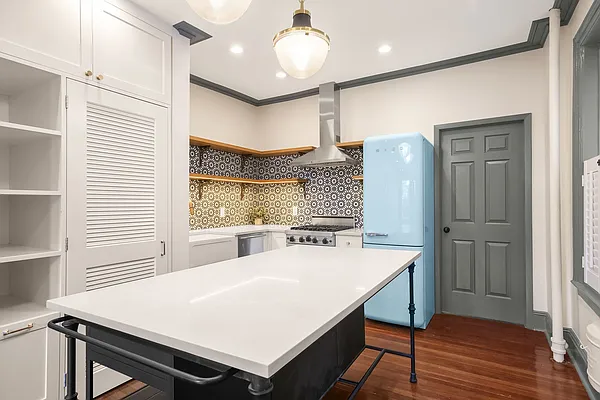 Rented by Compass | media 7