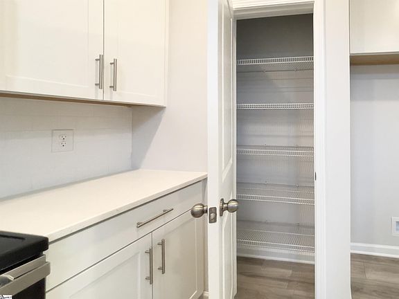 3rd image of 204 Greenrich Dr