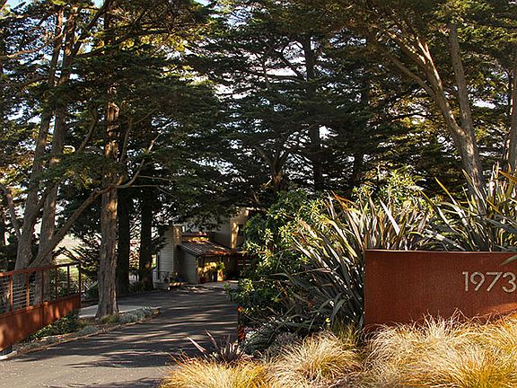 2nd image of 1973 Valle Vista Pl