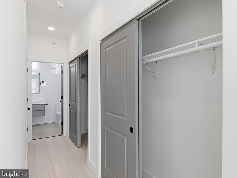 1025 W Orleans St — Photo 14