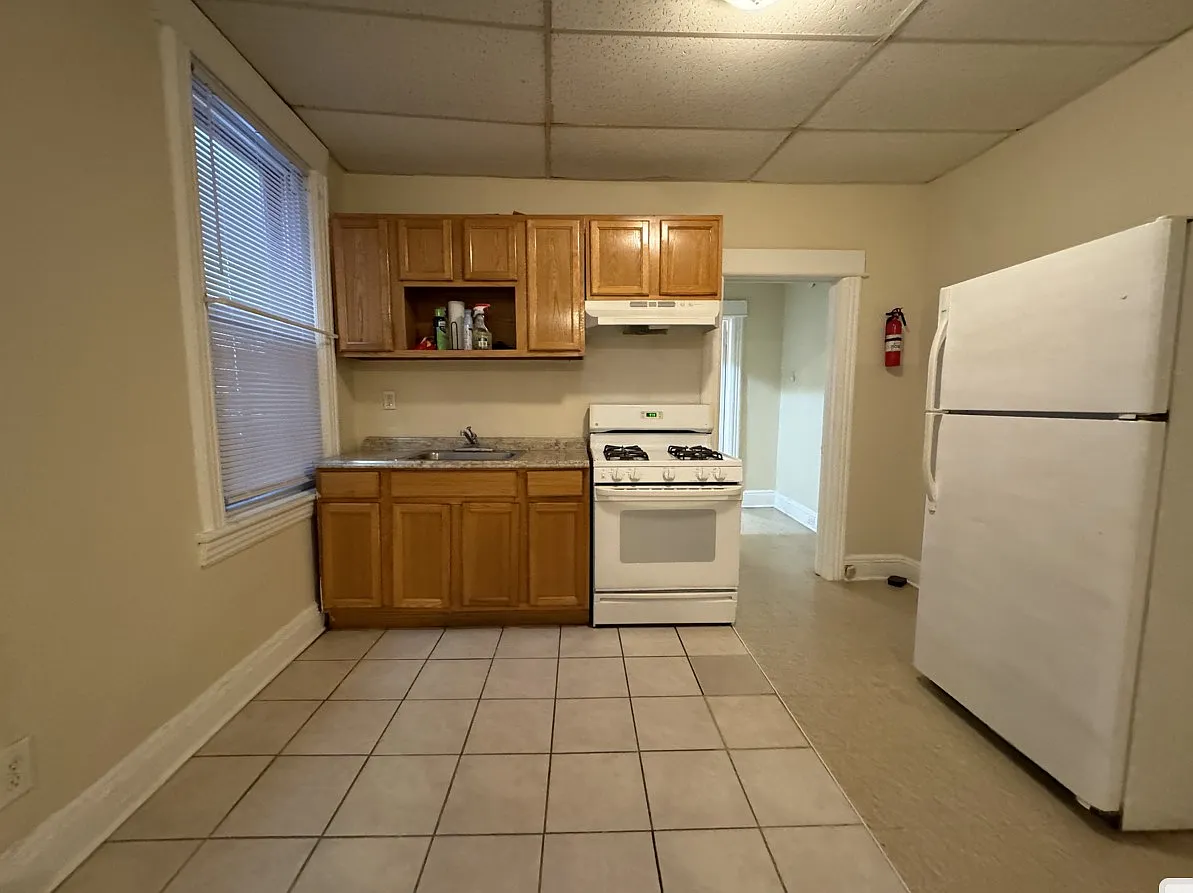 2 bed, 900 sqft, $2,000 — Photo 1