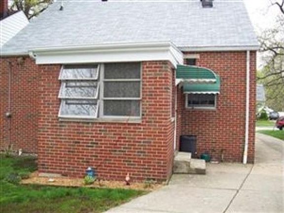 2nd image of 24170 Yosemite Dr