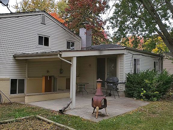 3rd image of 35976 Vaughn Dr