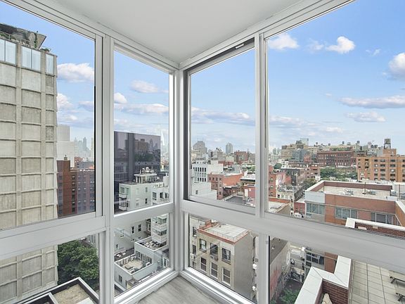 4th image of 229 Chrystie St #1120A