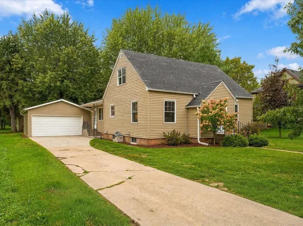 257 S Chestnut St, Ellsworth, WI 54011