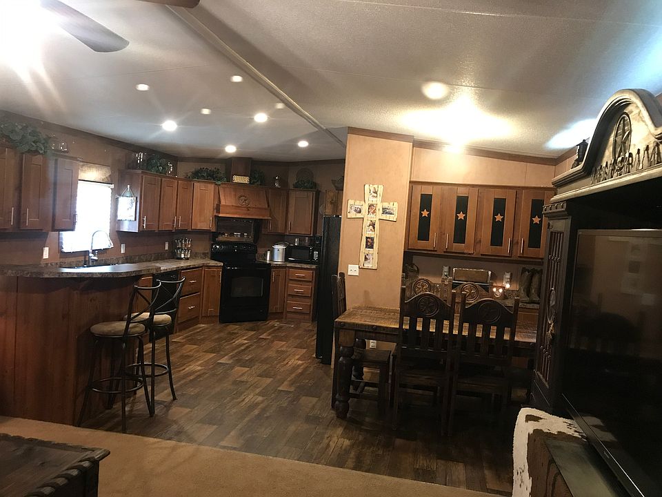 Kitchen/dining 