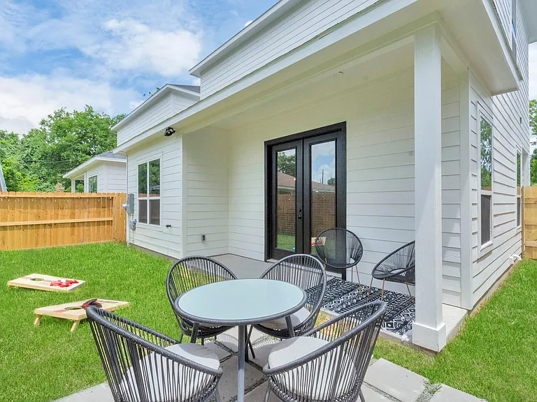 5308 Denmark St — Photo 35