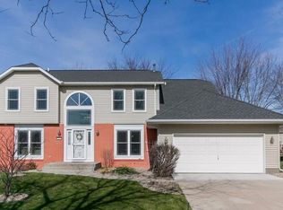 7413 Westbury Dr NE, Cedar Rapids, IA 52402