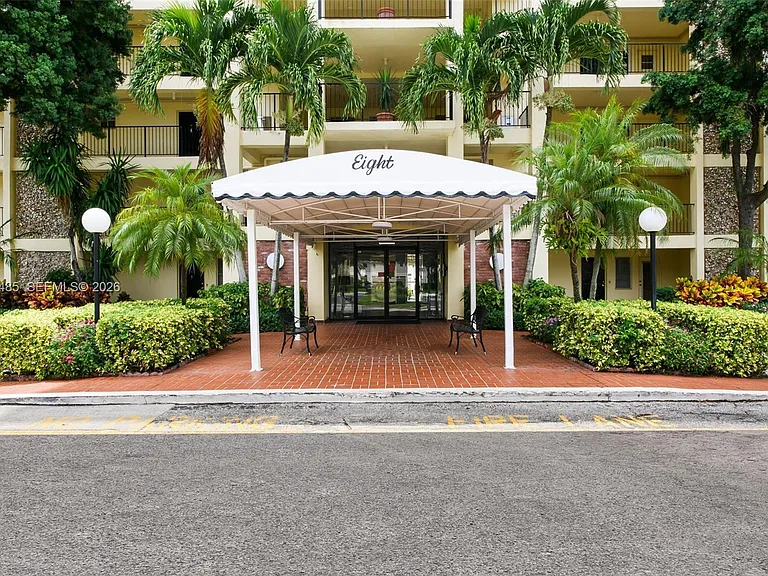 3050 N Palm Aire Dr #501 — Photo 27