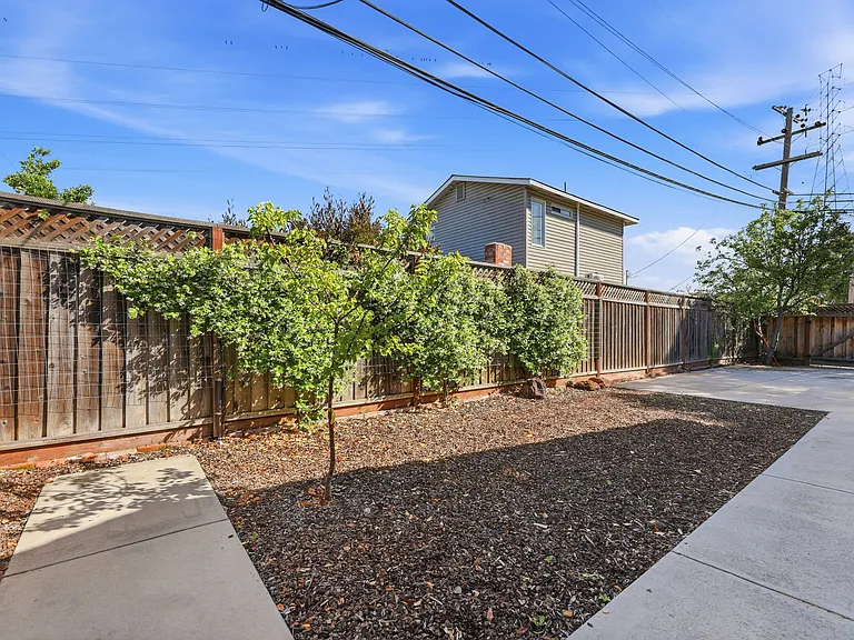894 Orkney Ave — Photo 33