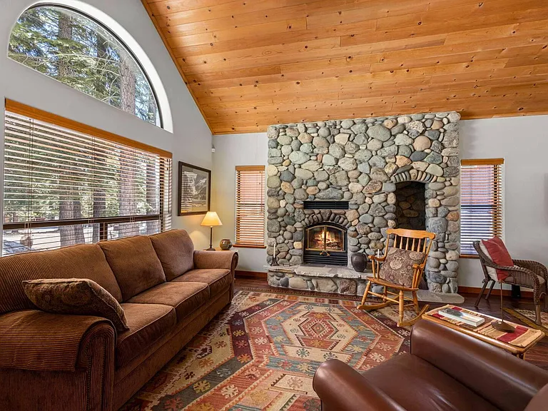 11960 Brookstone Dr — Photo 2