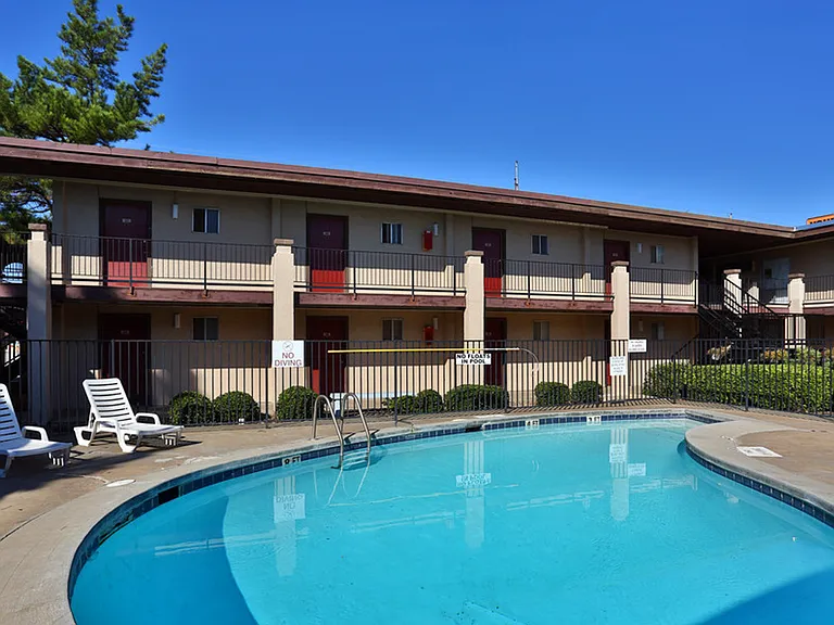 Casa Del Sol Apartments — Photo 28