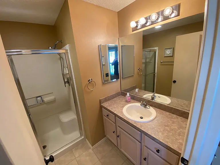 440 Canterbury Ct — Photo 35