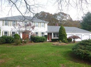 385 Olney Arnold Rd, Cranston, RI 02921