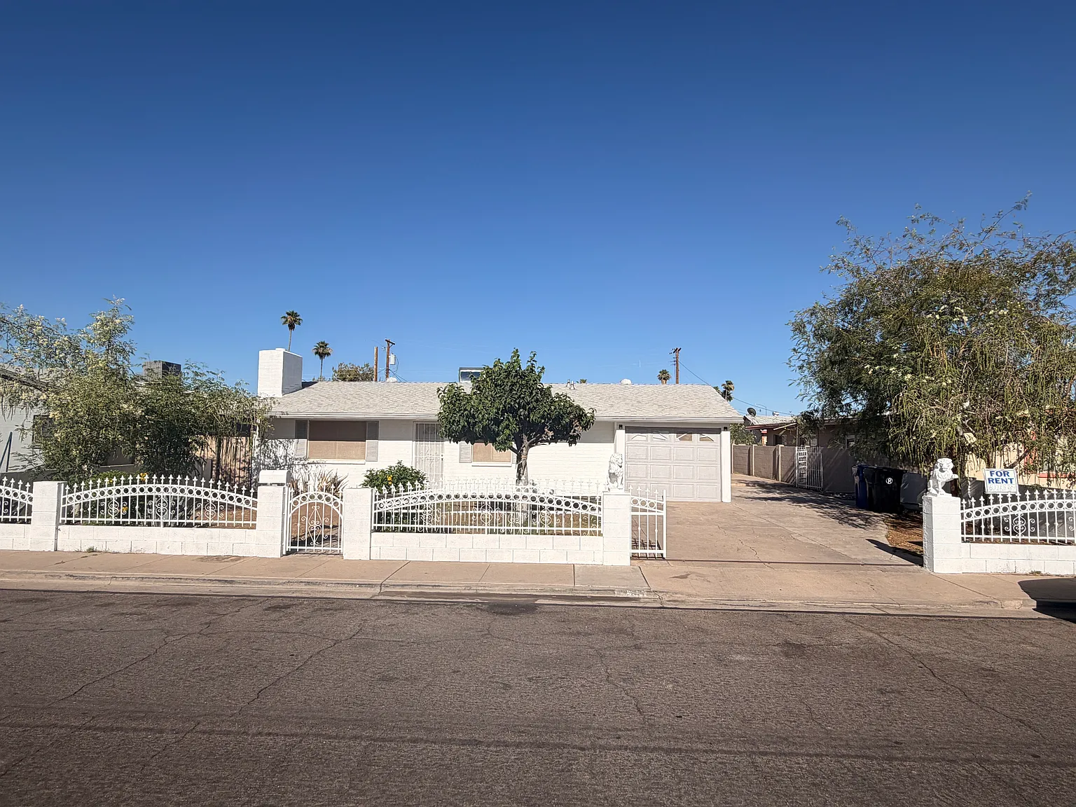 3 bed, 1220 sqft, $2,400 — Photo 1