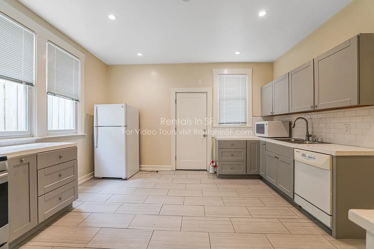 Building Photo - 742 Chenery St