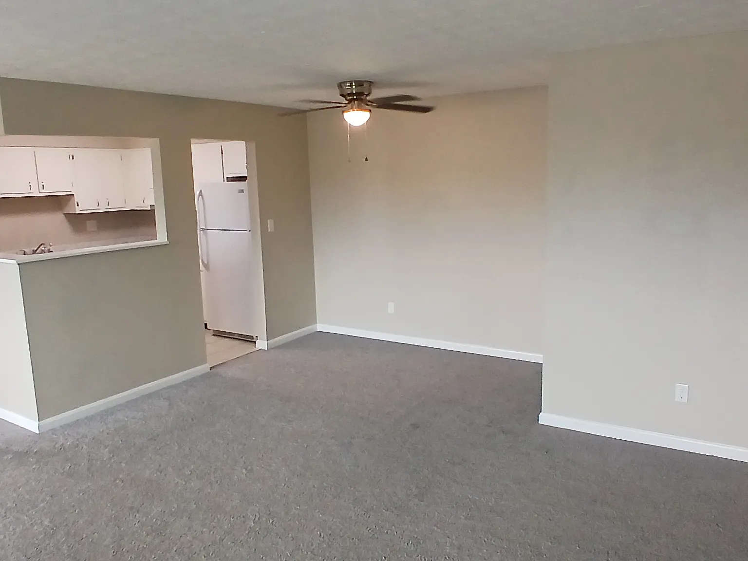 2 bed, 1056 sqft, $1,095 — Photo 4