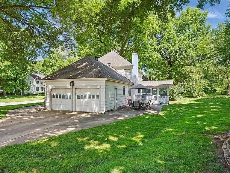 6817 N Bellefontaine Ave — Photo 2
