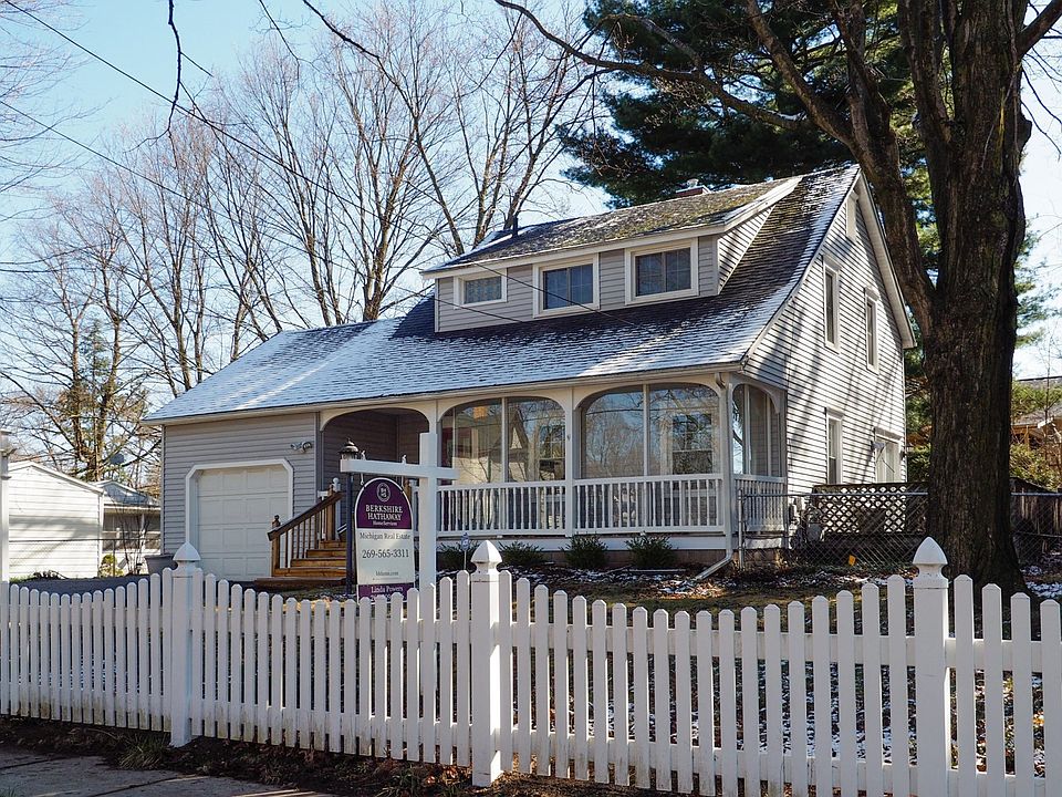 904 Maple St-101