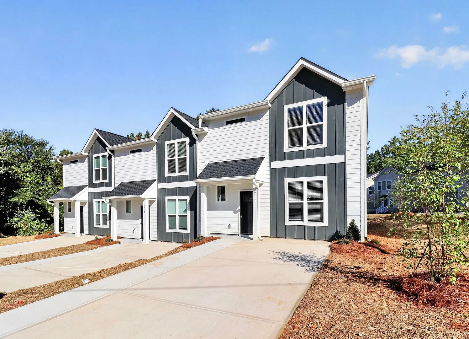 Brand New Townhouses Near Uptown!! — Photo 2