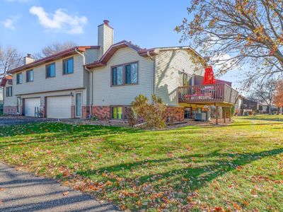 8576 S Maplebrook Cir, Brooklyn Park, MN, 55445