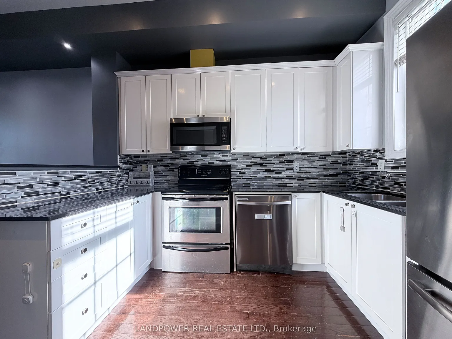 3 bed, $3,500 — Photo 2