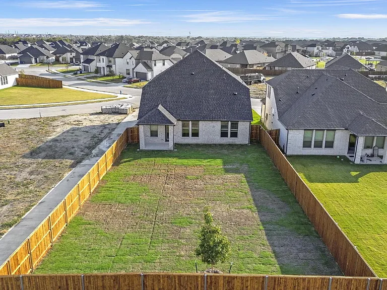 477 Rockstream Dr — Photo 2