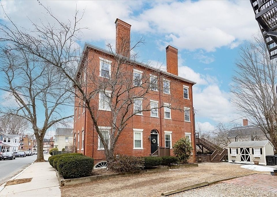1st image of 23 Charter St APT 3