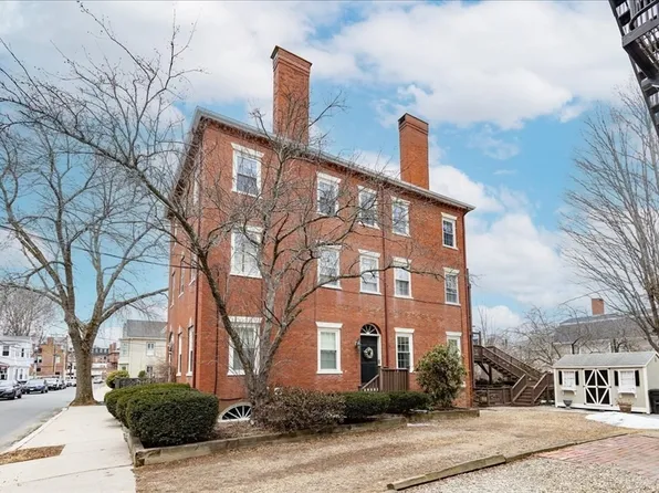 23 Charter St APT 3, Newburyport, MA 01950