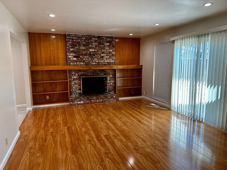 Charming 3 Bedroom, 2 Bath Duplex in Mountain View near Sylvan Park — Photo 4