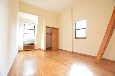 Rented by Street Realty Brokerage LLC