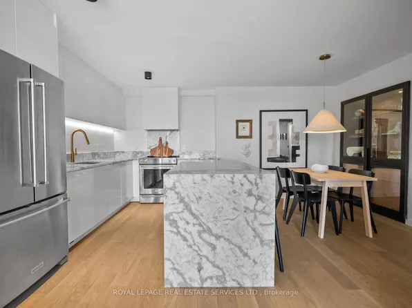 1320 Islington Ave #1005, Toronto, ON M9A 5C6