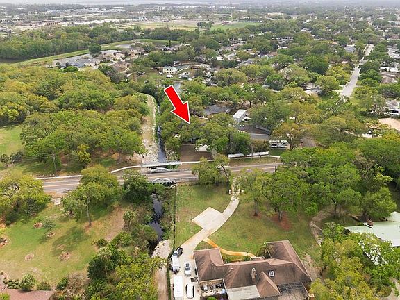 3rd image of 2351 NE Coachman Rd