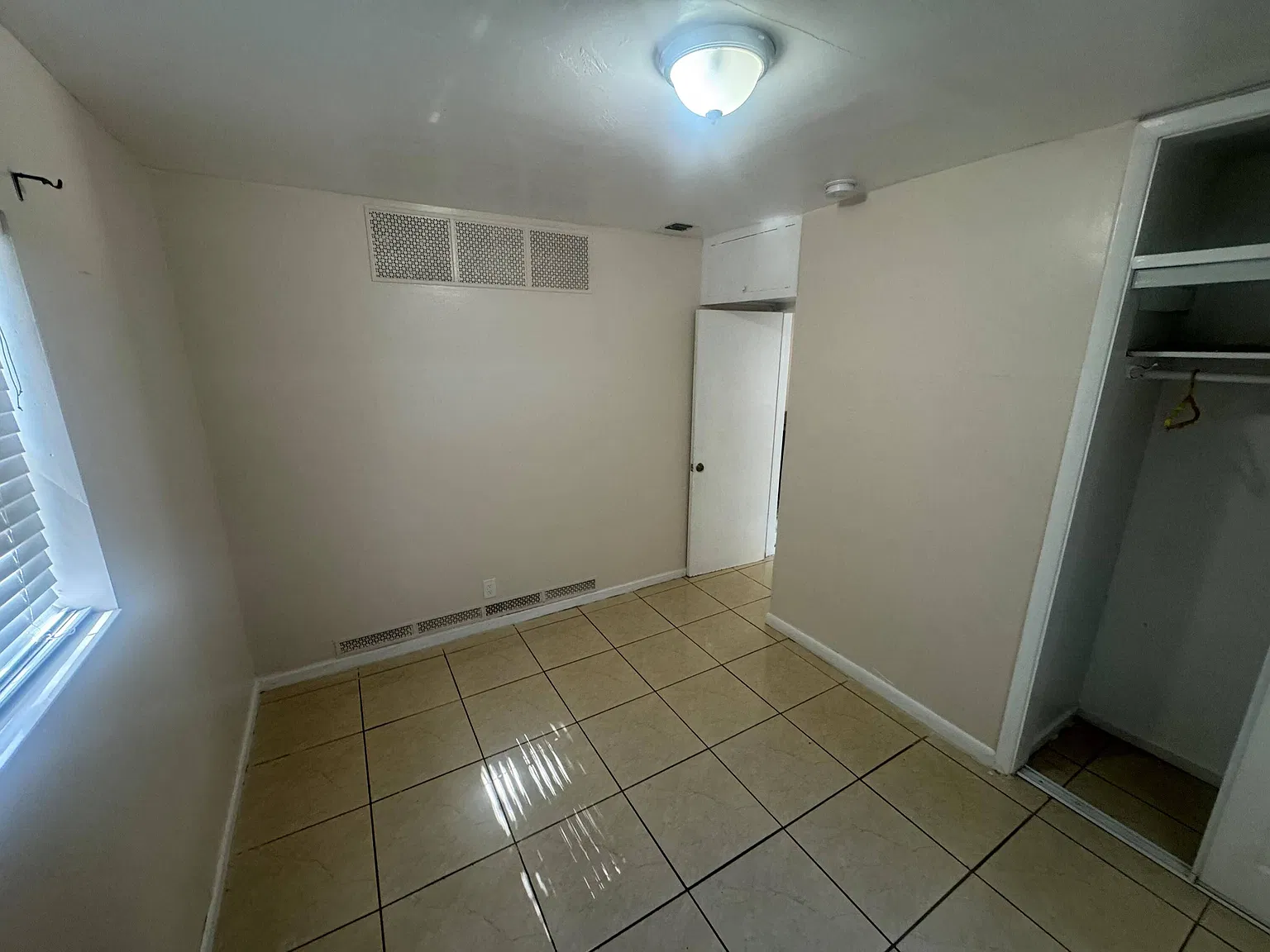 4 bed, 2.0 bath, 1271 sqft, $3,000 — Photo 4