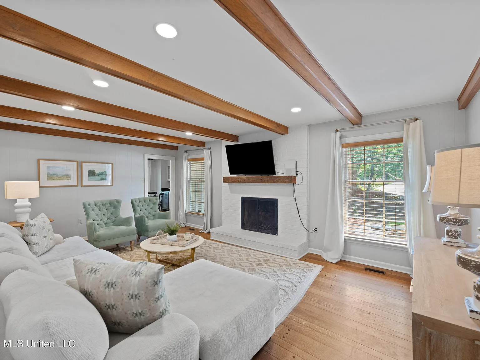 3 bed, 2.5 bath, 2270 sqft, $2,900 — Photo 2