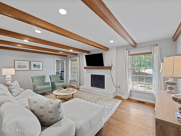 2nd image of 4611 Shady Grove Rd