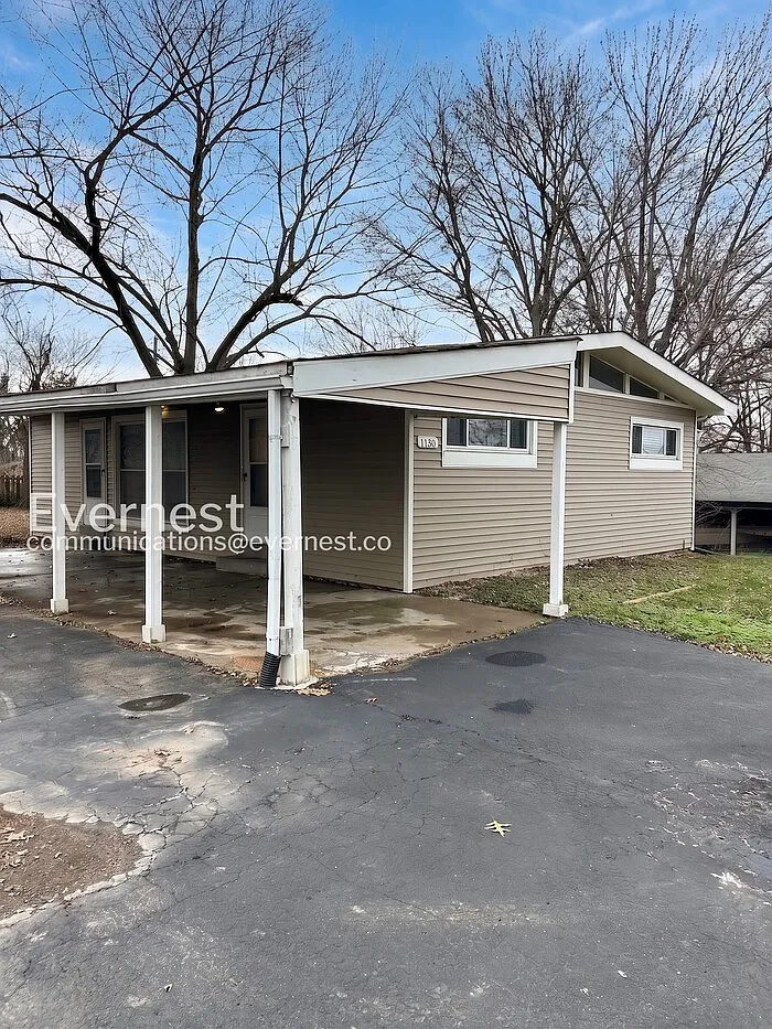 3 bed, 2.0 bath, 1036 sqft, $1,410 — Photo 2