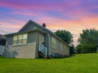 411 7th St, Peru, IL 61354