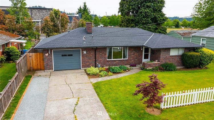 1st image of 500 4th Ave SE