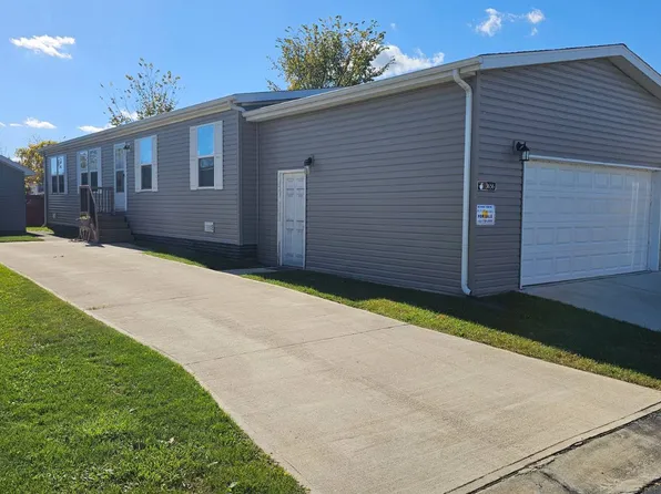 3656 McIntosh Ln, Carleton, MI 48117