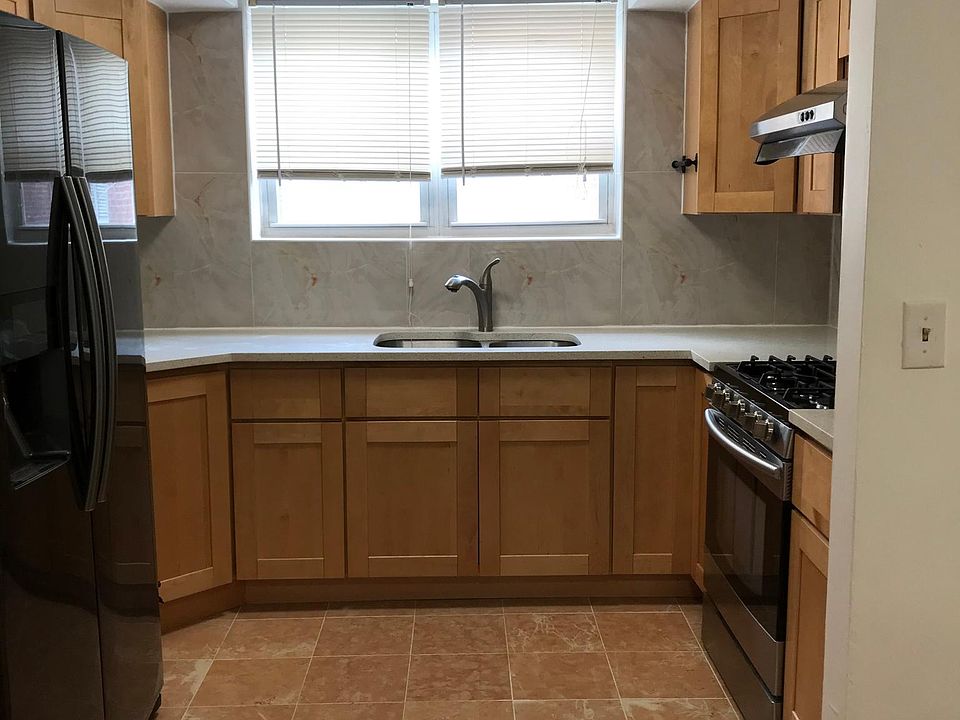 1st image of 2213 Tenbroeck Ave #1