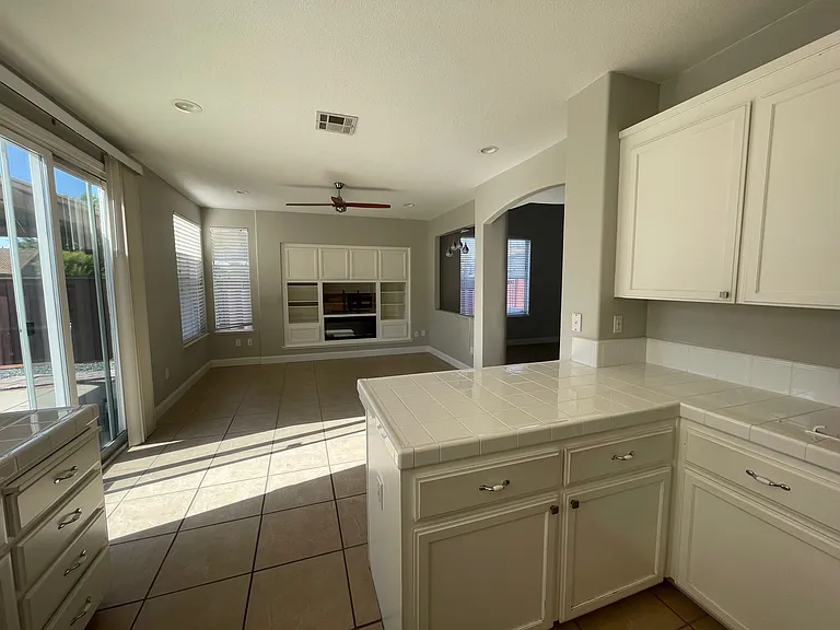 730 Sunlight Dr — Photo 8