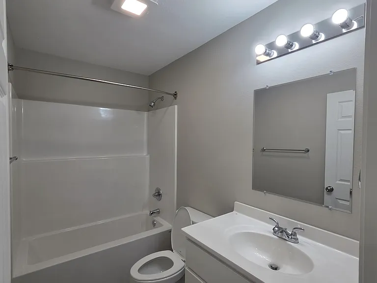 Willow Grove Apartments — Photo 32