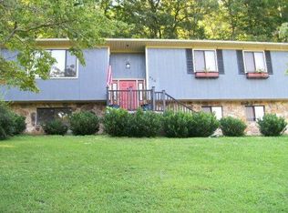 654 Hen Valley Rd, Oliver Springs, TN 37840