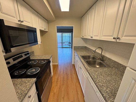 4th image of 1032 W Wilson St #2258A