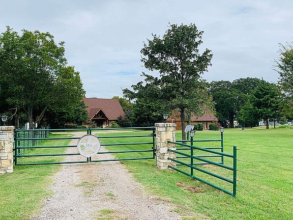 Entrance (Private Gate)