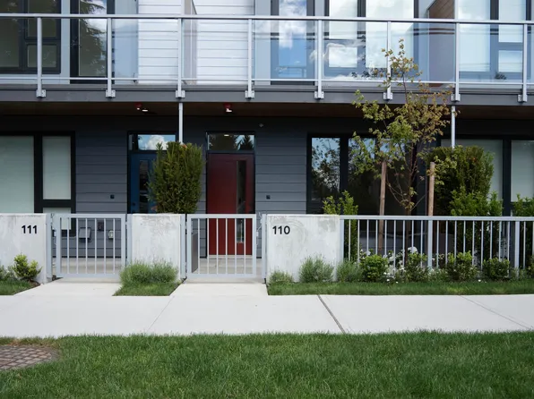921 Grant St #110, Coquitlam, BC V3J 0S2