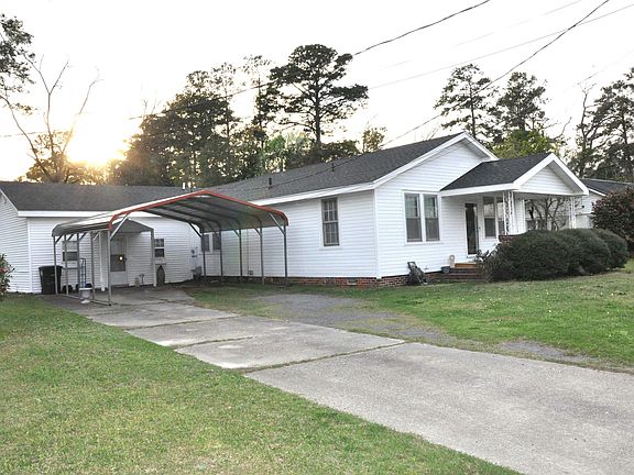 3rd image of 910 Sandy Bluff Rd.