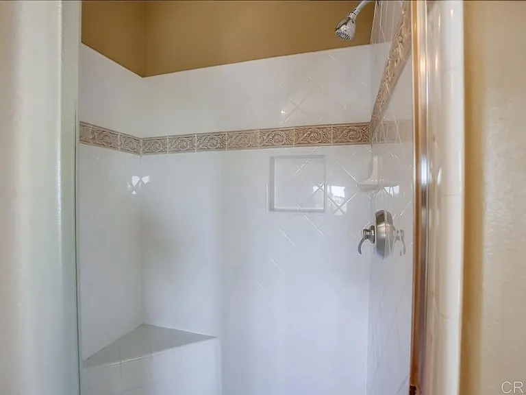 421 N Cedros Ave N — Photo 37