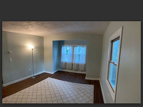 Apt 1 LR
